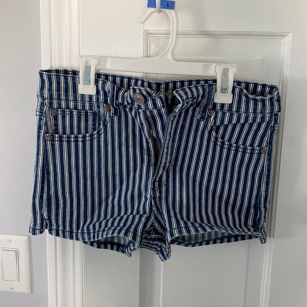 American Eagle Hi-Rise shortie